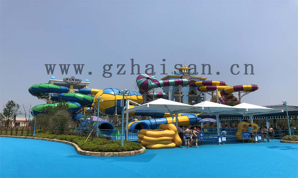 夏天来临水上乐园成避暑热门地